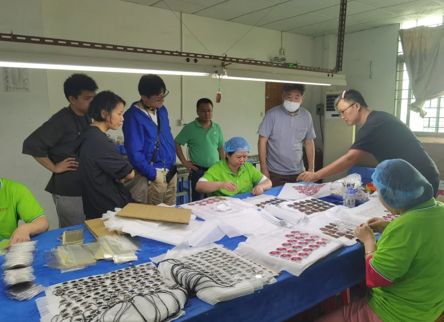 Customers-Can-Visit-the-Working-Production-Area